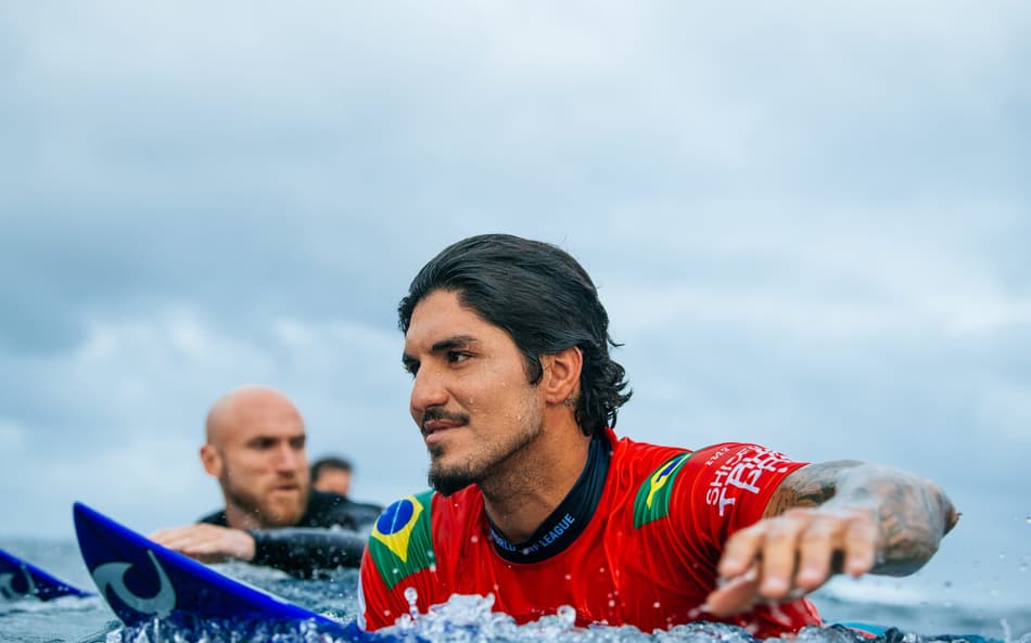 Surfe: Gabriel Medina vai às semis em Teahupoo; Yago Dora e Tati Weston-Webb caem nas quartas