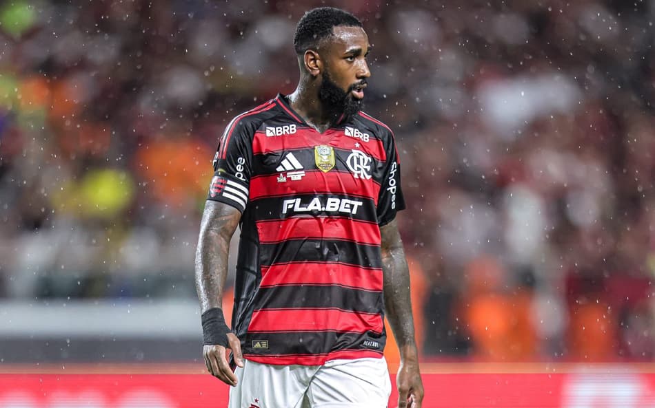 Torcida do Flamengo festeja renovação de Gerson