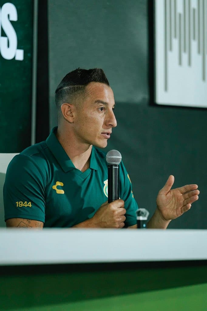 Andrés Guardado, capitão do León (Foto: Reprodução/X)