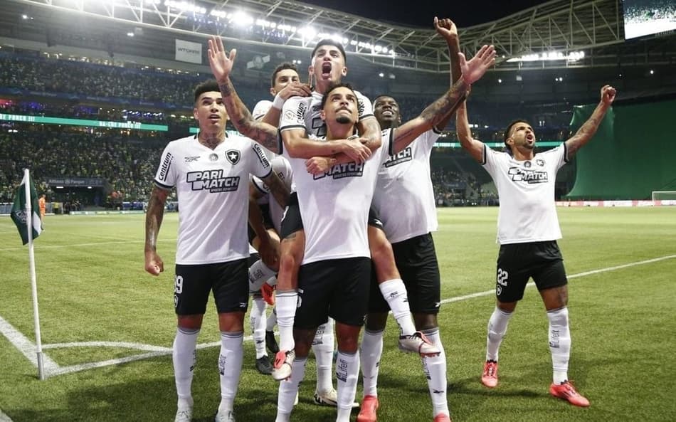 Torcedores se rendem a titular do Botafogo: ‘Nível Ronaldo Nazário’