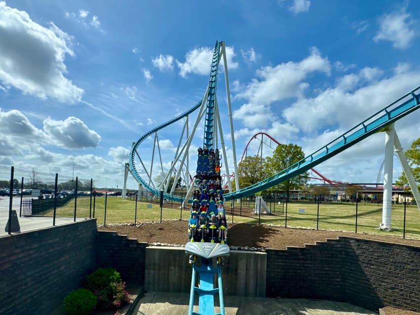 Montanha-russa Fury 325 fica em Carowinds (Foto: Reprodução/X)