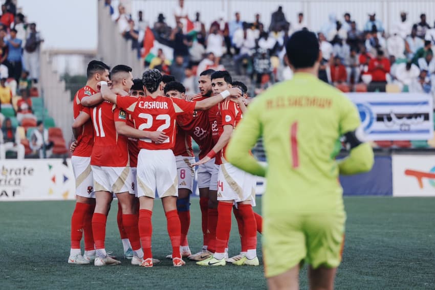 Jogadores do Al Ahly comemoram vitória na Champions da África (Foto: Reprodução/X)