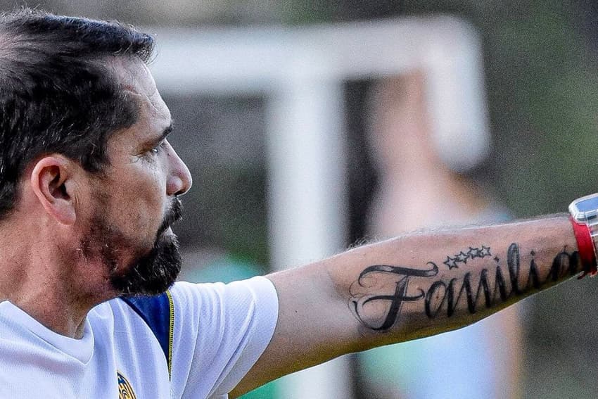 Ex-Coritiba, Ceará, Avaí e Remo, Gustavo Morínigo é o técnico do Sportivo Luqueño. (Foto: Divulgação/Sportivo Luqueño)