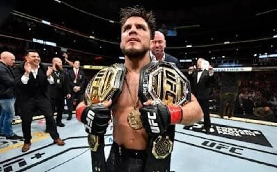 Ex-duplo campeão do UFC tem cinturão roubado; entenda