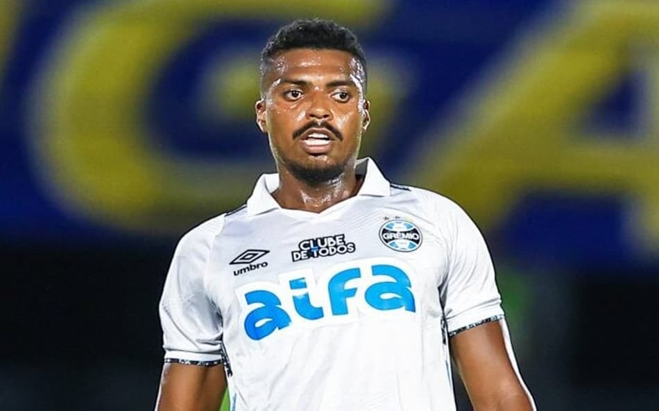 Jemerson se defende após erro em vitória do Grêmio: ‘gol irregular’