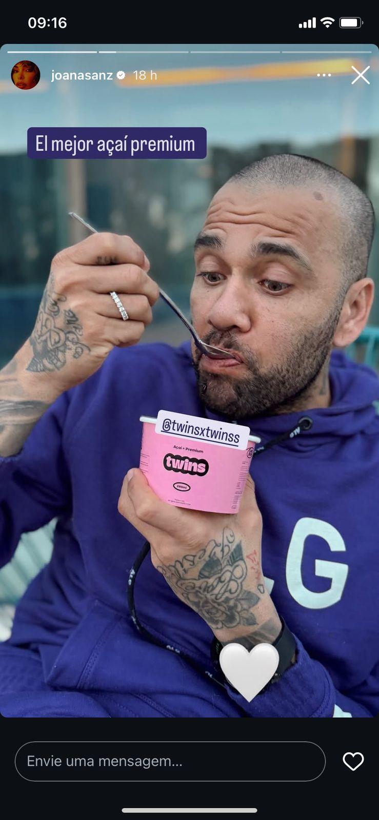 Joana Sanz compartilha foto com Daniel Alves no fim de semana