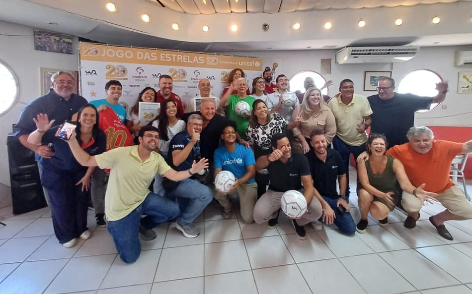 Zico entrega doações do Jogo das Estrelas ao Unicef