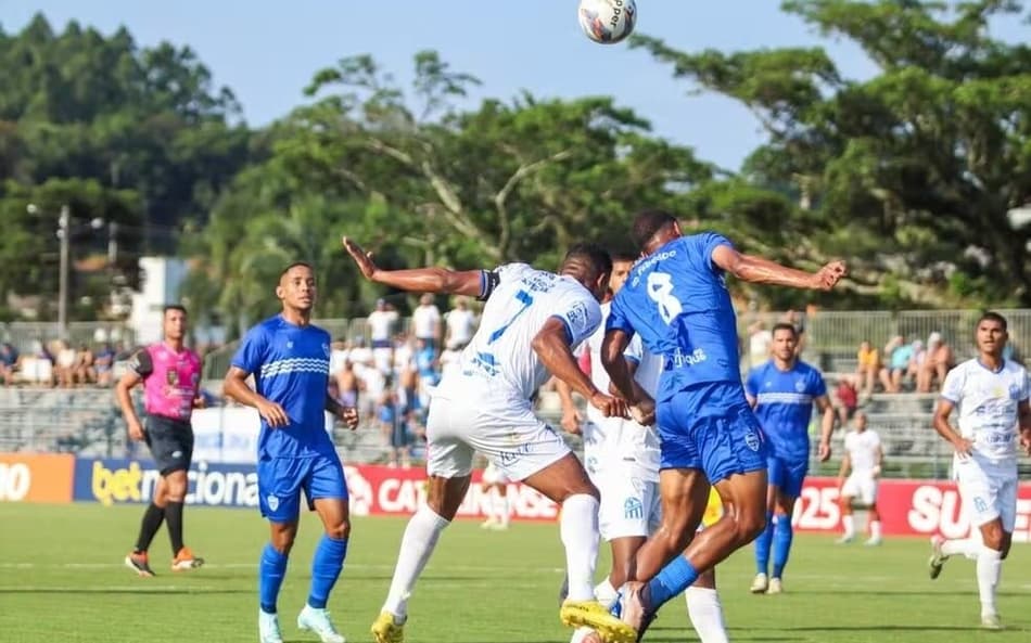 Time de SC entrará na Justiça após árbitro anular gol depois do jogo