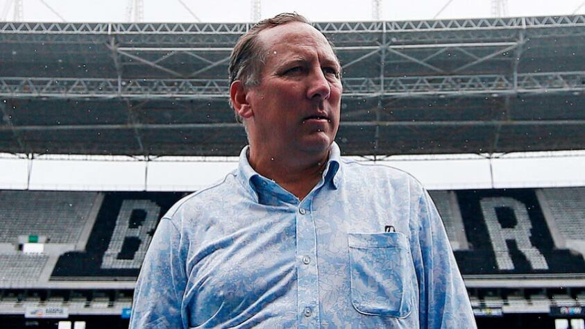 MELOU - John Textor tentou contratar o atacante Pedro, do Flamengo, para o Botafogo. Em entrevista ao "Resenha do TF", Durcesio Mello, presidente do Glorioso, revelou que o proprietário da SAF do clube de General Severiano tentou contratar jogador rubro-negro em uma reunião com Rodolfo Landim, mandatário do Flamengo, há meses. "Landim, eu tenho um pedido para você: bota preço no Pedro", disse Textor. MELOU - John Textor tentou contratar o atacante Pedro, do Flamengo, para o Botafogo. Em entrevista ao "Resenha do TF", Durcesio Mello, presidente do Glorioso, revelou que o proprietário da SAF do clube de General Severiano tentou contratar jogador rubro-negro em uma reunião com Rodolfo Landim, mandatário do Flamengo, há meses. "Landim, eu tenho um pedido para você: bota preço no Pedro", disse Textor.