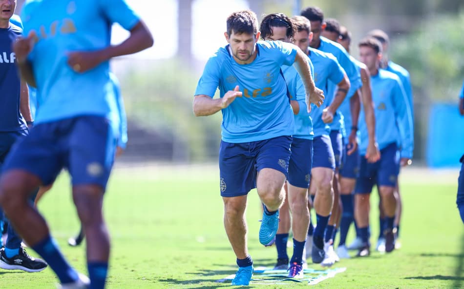 Com Kannemann e Marlon, Grêmio viaja para enfrentar o Mirassol