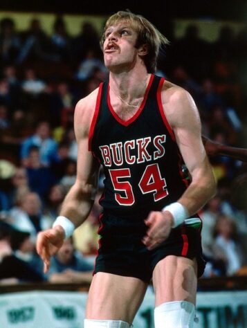 5 – Kent Benson (1977 - Milwaukee Bucks) 5 – Kent Benson (1977 - Milwaukee Bucks)