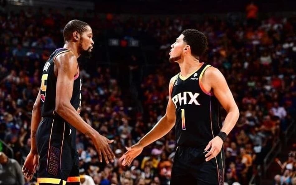 Durant e Booker ofuscam noite histórica de Nikola Jokic, Suns vence Nuggets e iguala série