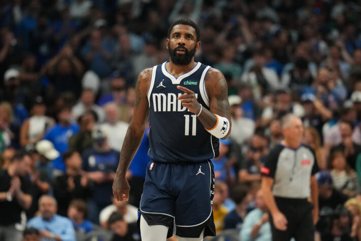 Kyrie Irving (2011 - Cleveland Cavaliers) Kyrie Irving (2011 - Cleveland Cavaliers)