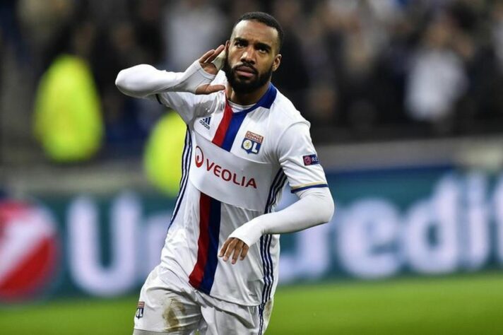15. Lacazette (Lyon) - 500 mil euros (R$ 3 milhões) 15. Lacazette (Lyon) - 500 mil euros (R$ 3 milhões)