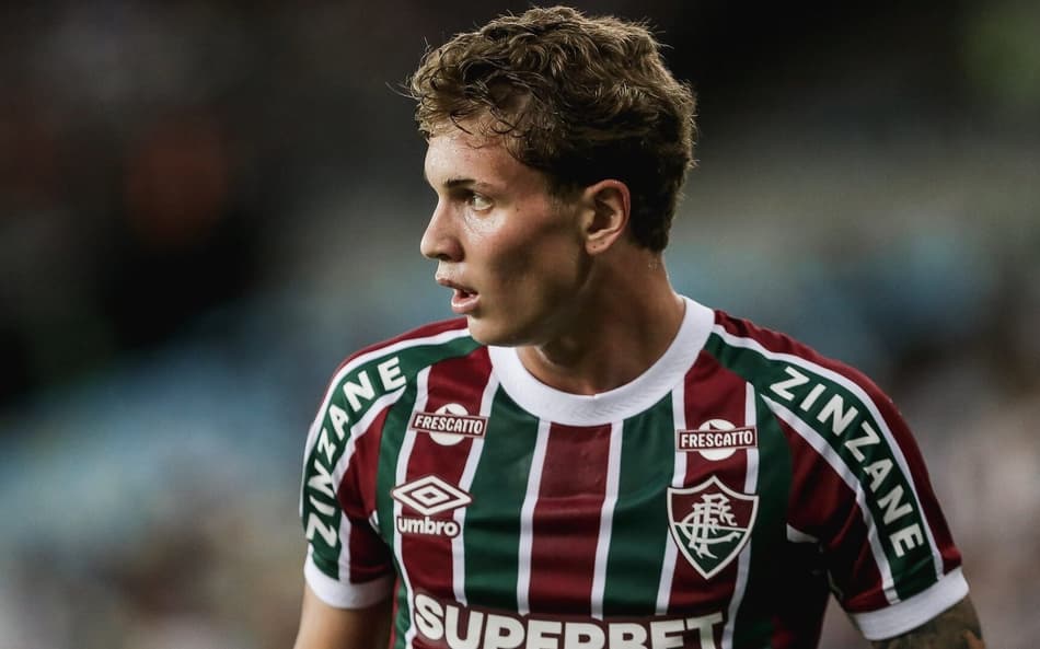 Léo Jance comemora estreia pelo profissional do Fluminense: ‘Feliz demais’