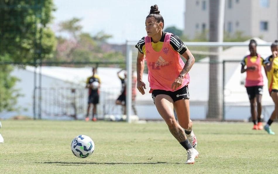 Atleta do Atlético-MG dividia tempo entre campo e trabalho com obras