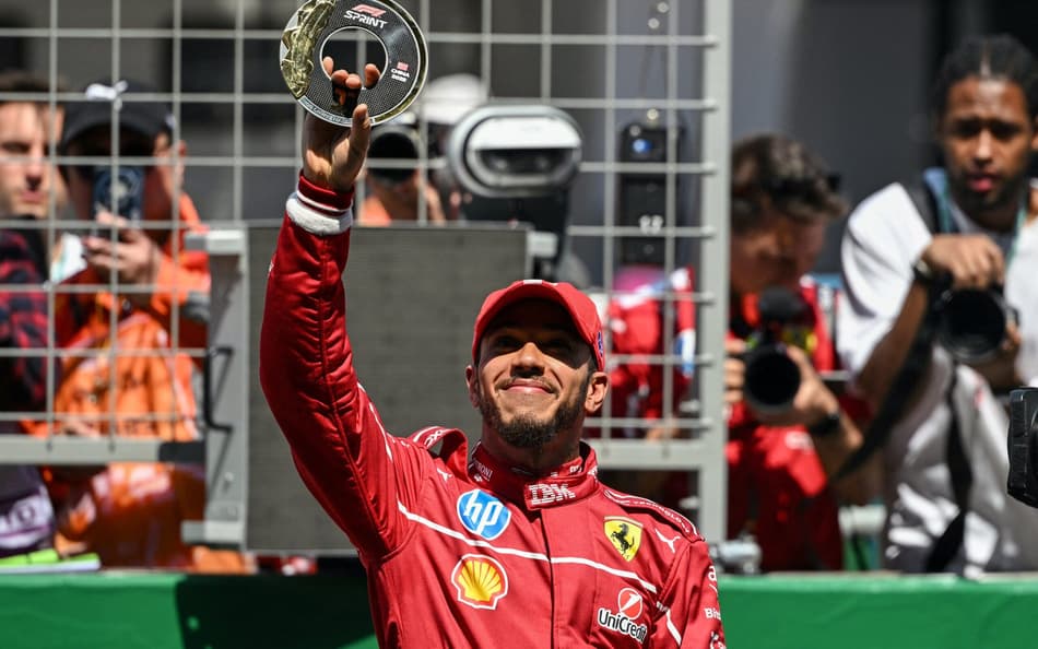 Hamilton responde a críticos após vitória em sprint da China: ‘Um passo de cada vez’
