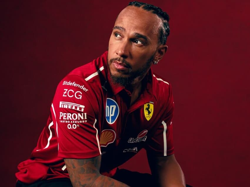 Lewis Hamilton -uniforme Ferrari