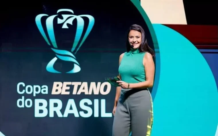 Lívia Torres, repórter da Globo, foi demitida pela emissora após apresentar o sorteio da semifinal da Copa do Brasil sem autorização. Lívia Torres, repórter da Globo, foi demitida pela emissora após apresentar o sorteio da semifinal da Copa do Brasil sem autorização.