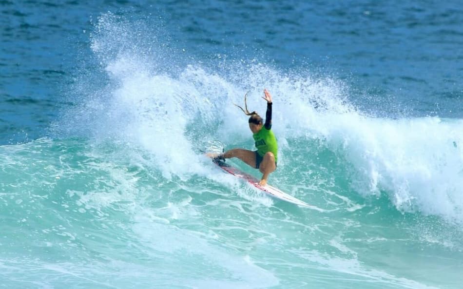 Luara Mandelli conquista WSL Pro Júnior de forma emocionante; veja