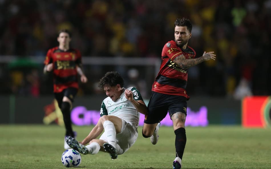 Especialista em arbitragem analisa pênalti em Sport x Palmeiras: ‘Absurdo’