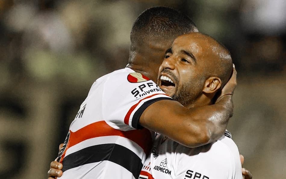 Lucas e outro titular retornam aos treinos e se aproximam de retorno no São Paulo