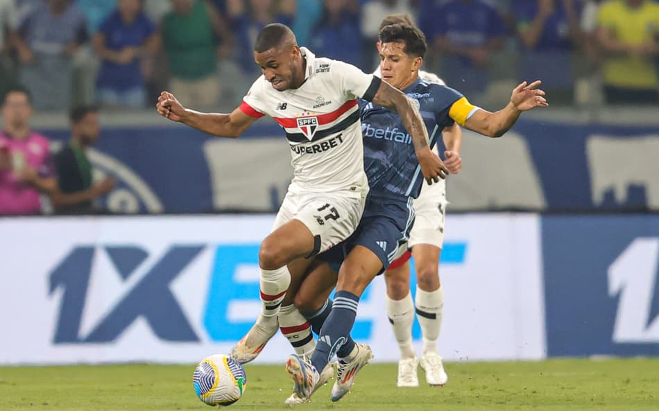 Lucas-Romero-Andre-Silva-jogador-Cruzeiro-Sao-Paulo-scaled-aspect-ratio-512-320