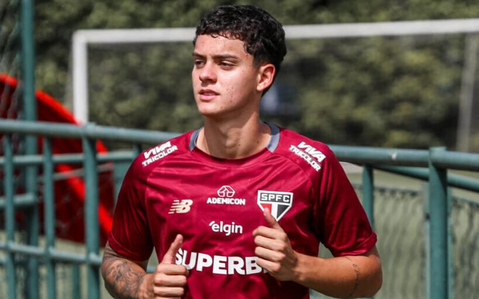 São Paulo promove jogador do Sub-20 em reapresentação