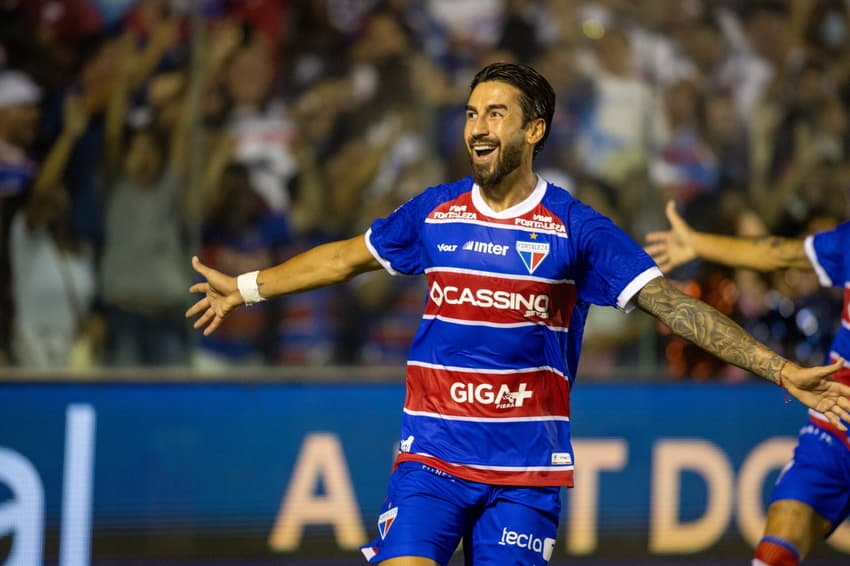 Brigando pela classificação para a próxima fase, o Fortaleza recebe o CRB no Castelão em jogo válido pela 7ª rodada da Copa do Nordeste, veja onde assistir (Foto: Baggio Rodrigues/AGIF)