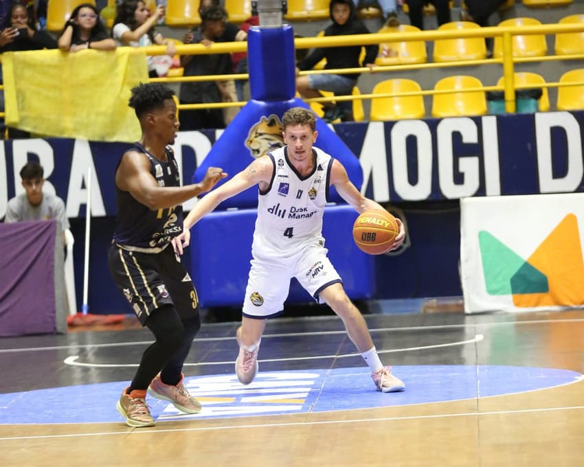 MOGI BASQUETE 90 x 76 PATO BASQUETE