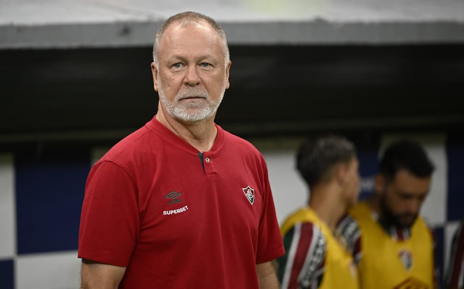 Decisão de Mano Menezes em Fortaleza x Fluminense repercute: ‘Inacreditável’