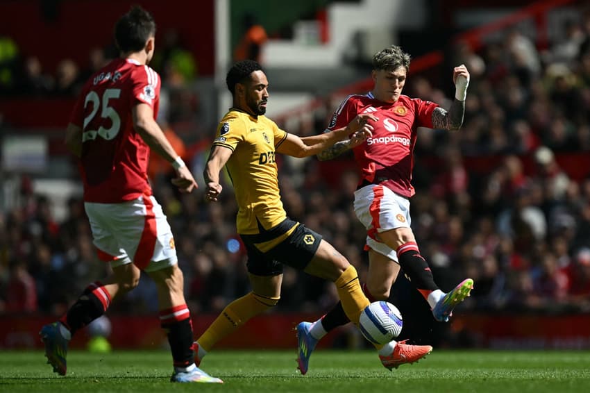 Matheus Cunha em ação contra o Manchester United, pela Premier League