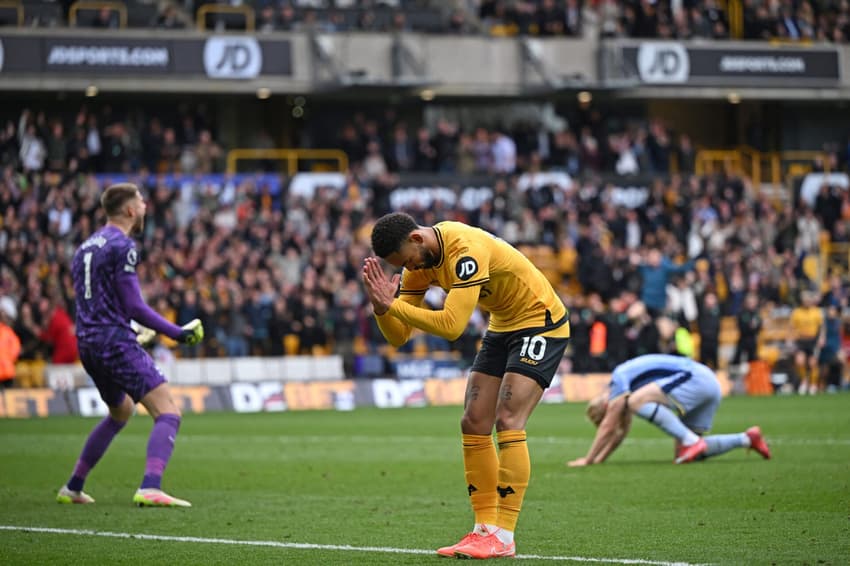 Matheus Cunha pede desculpas aos torcedores após marcar gol em Wolverhampton x Tottenham