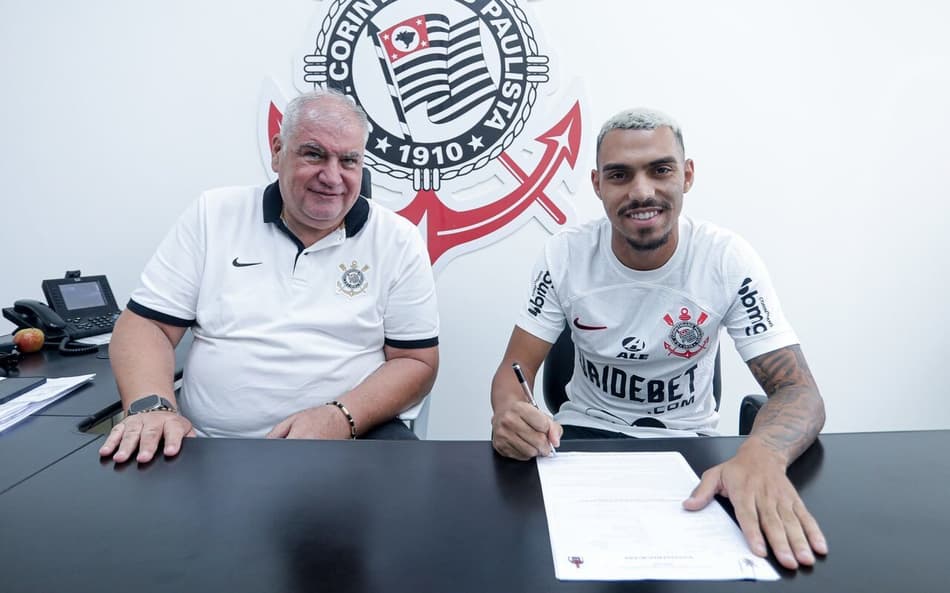 AO VIVO! Assista à entrevista de apresentação de Matheuzinho no Corinthians