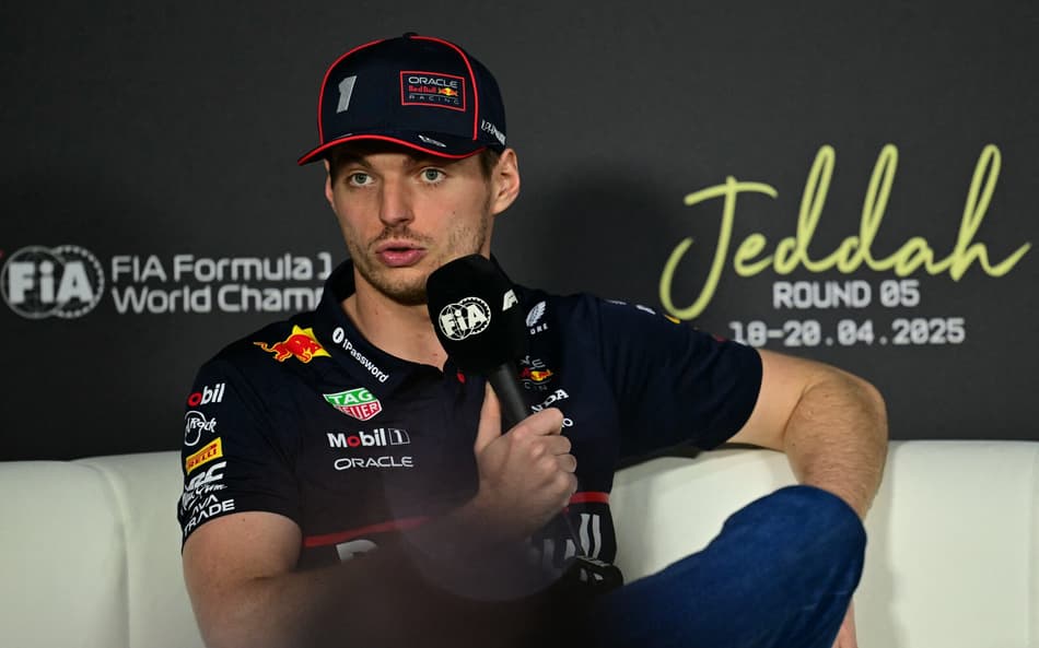 Verstappen recebe proposta bilionária para trocar de equipe, diz jornal