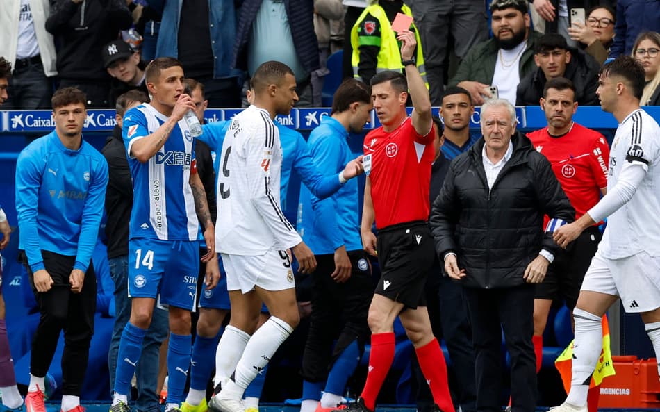 Mbappé se desculpa por atitude polêmica em jogo do Real Madrid