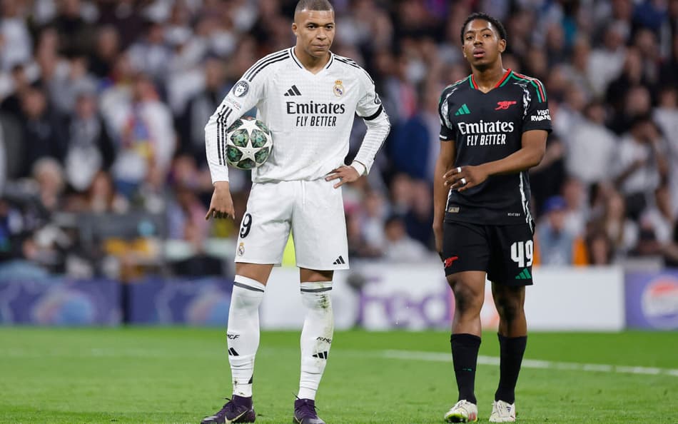 Sem jogar, Mbappé é vaiado por torcedores do Real Madrid