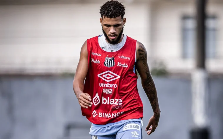 ESQUENTOU - O lateral-direito Nathan, do Santos, é disputado por dois clubes portugueses. Um deles é o Famalicão, que é o mais próximo de ‘vencer’ a corrida pelo empréstimo de um ano pelo jogador. O Alvinegro já recebeu as propostas e deu o aval para que o negócio avance. ESQUENTOU - O lateral-direito Nathan, do Santos, é disputado por dois clubes portugueses. Um deles é o Famalicão, que é o mais próximo de ‘vencer’ a corrida pelo empréstimo de um ano pelo jogador. O Alvinegro já recebeu as propostas e deu o aval para que o negócio avance.