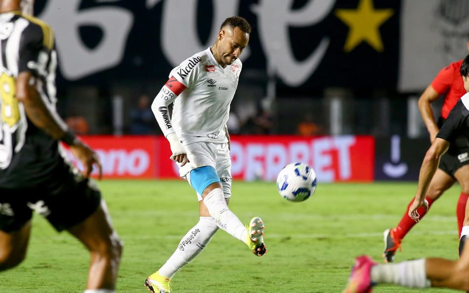 Neymar-em-acao-em-Santos-x-Atletico-MG-scaled-aspect-ratio-512-320