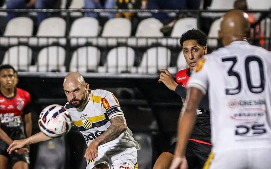 Novorizontino vence o Athletico-PR e embola G-4 da Série B