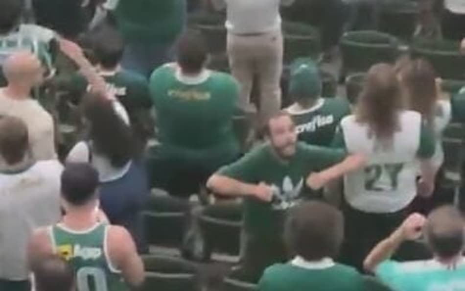 Palmeiras expulsa sócio-torcedor que cometeu gestos racistas; polícia civil investiga
