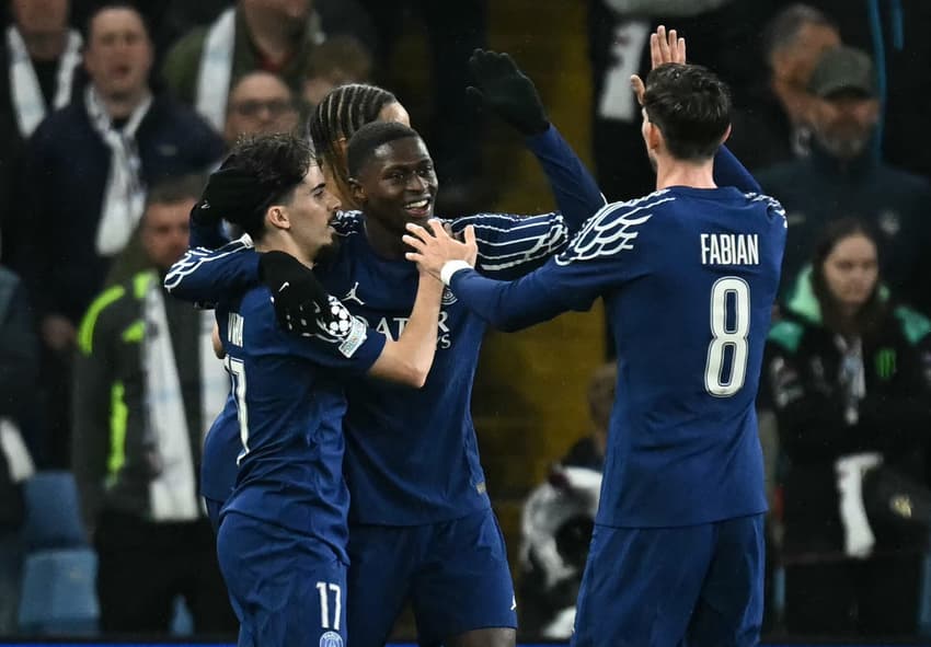 PSG comemora gol contra o Aston Villa no champions