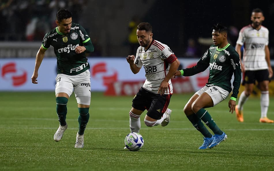 Flamengo anuncia venda de ingressos para confronto contra o Palmeiras