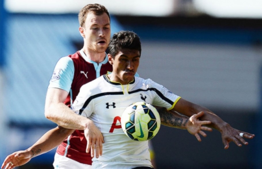 24º lugar: Paulinho (meia) - Saiu do Corinthians para o Tottenham (ING) em 2013 - Valor: 19,75 milhões de euros 24º lugar: Paulinho (meia) - Saiu do Corinthians para o Tottenham (ING) em 2013 - Valor: 19,75 milhões de euros