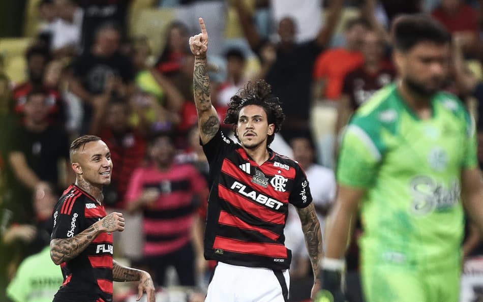 Pedro celebra gols contra o Juventude e detalha retorno no Flamengo