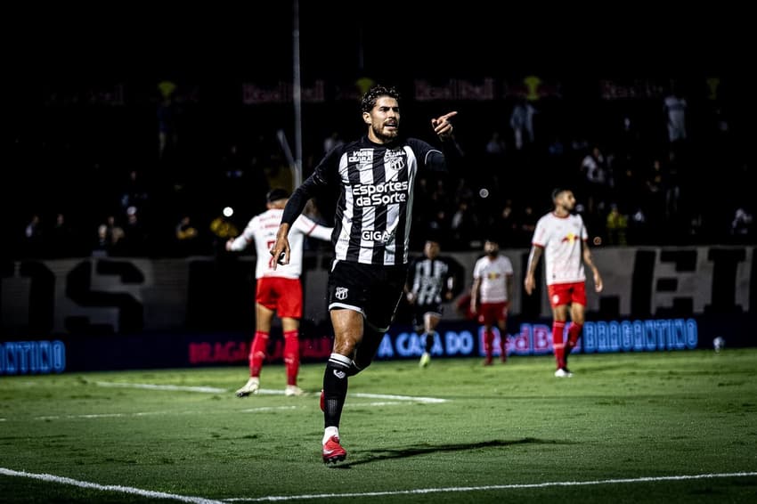 Pedro Raul em partida do Ceará contra o Bragantino (Foto: Gabriel Silva/Ceará SC)