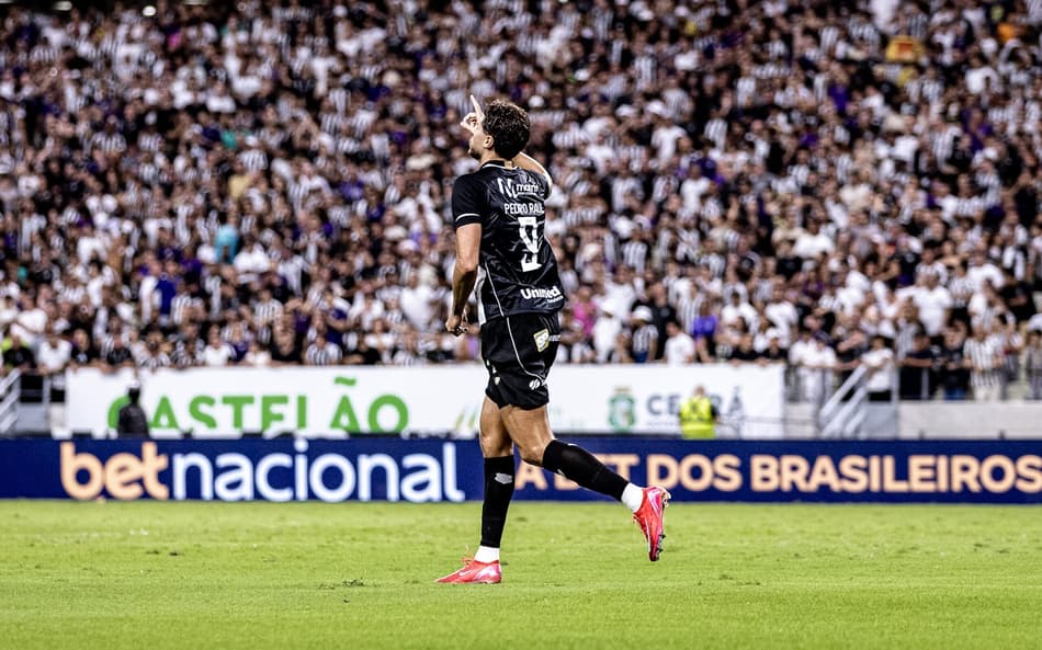 Ceará supera problemático Grêmio e mantém escritas