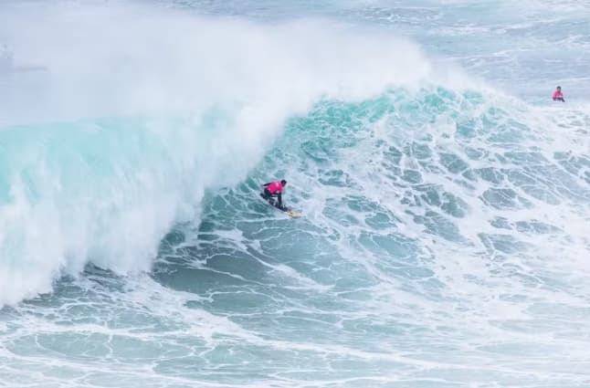 Pedro Scooby no Big Wave em Nazaré