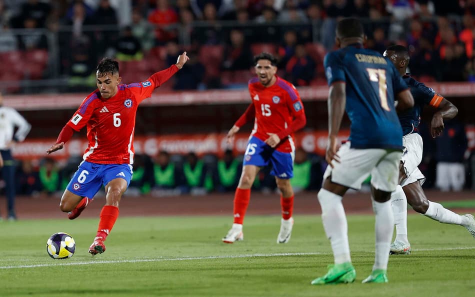 Equador empata com Chile e segue na vice-liderança das Eliminatórias