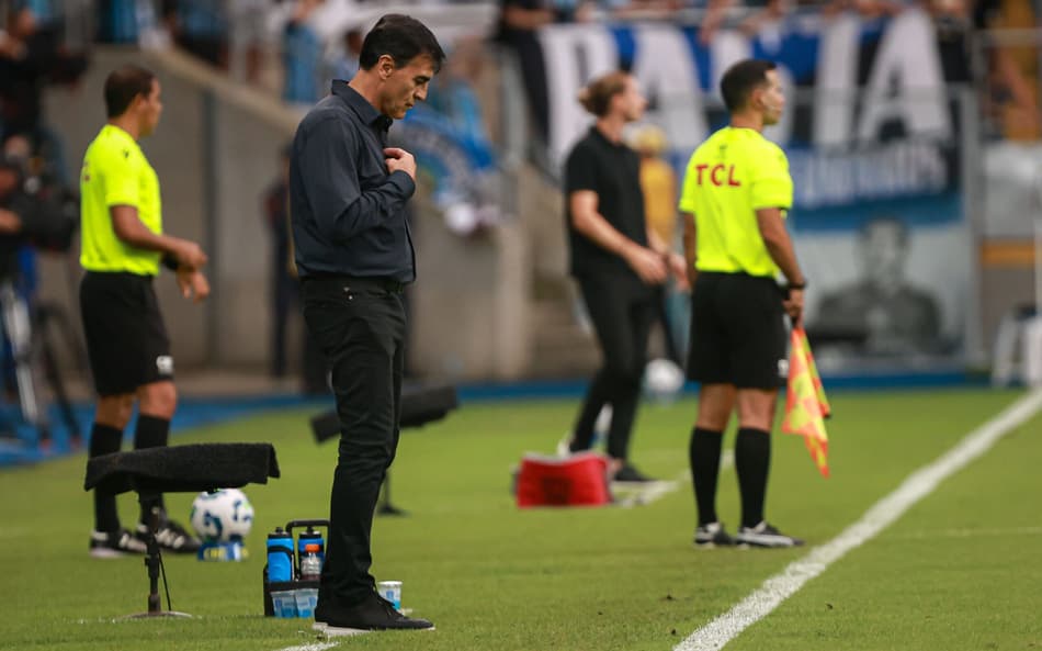 ‘A verdadeira torcida sempre alenta’, afirma Quinteros após ser vaiado na Arena do Grêmio